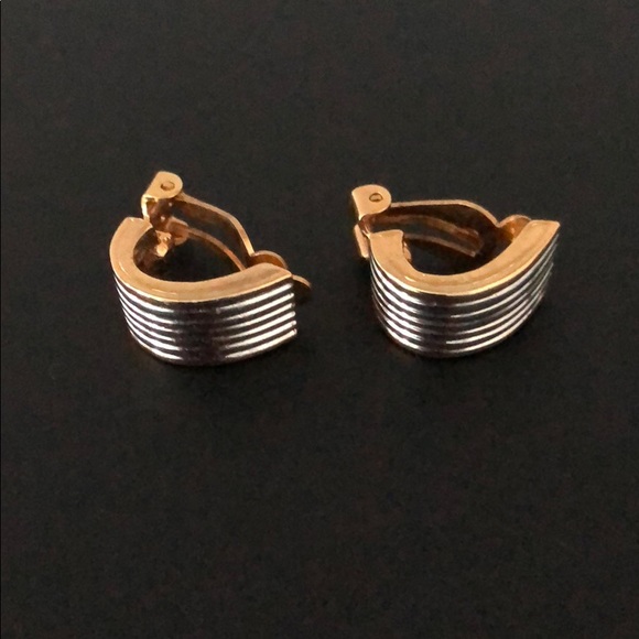 SILVER & GOLD PLATED RIBBED SEMI CIRCLE CLIPONS - Picture 3 of 8